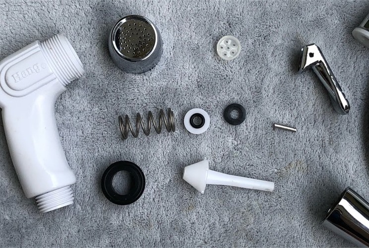 Cấu tạo vòi xịt vệ sinh và lưu ý khi lắp đặt, sử dụng